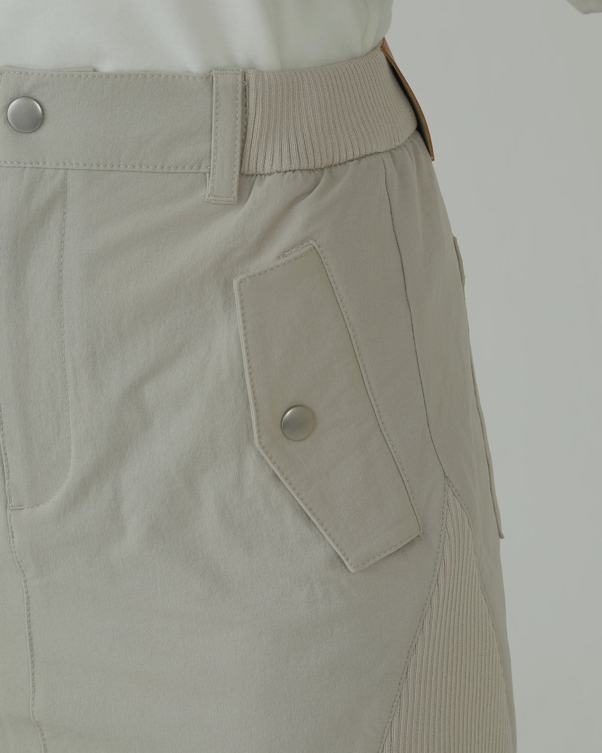 Bise Utility Skirt 
(GREIGE)