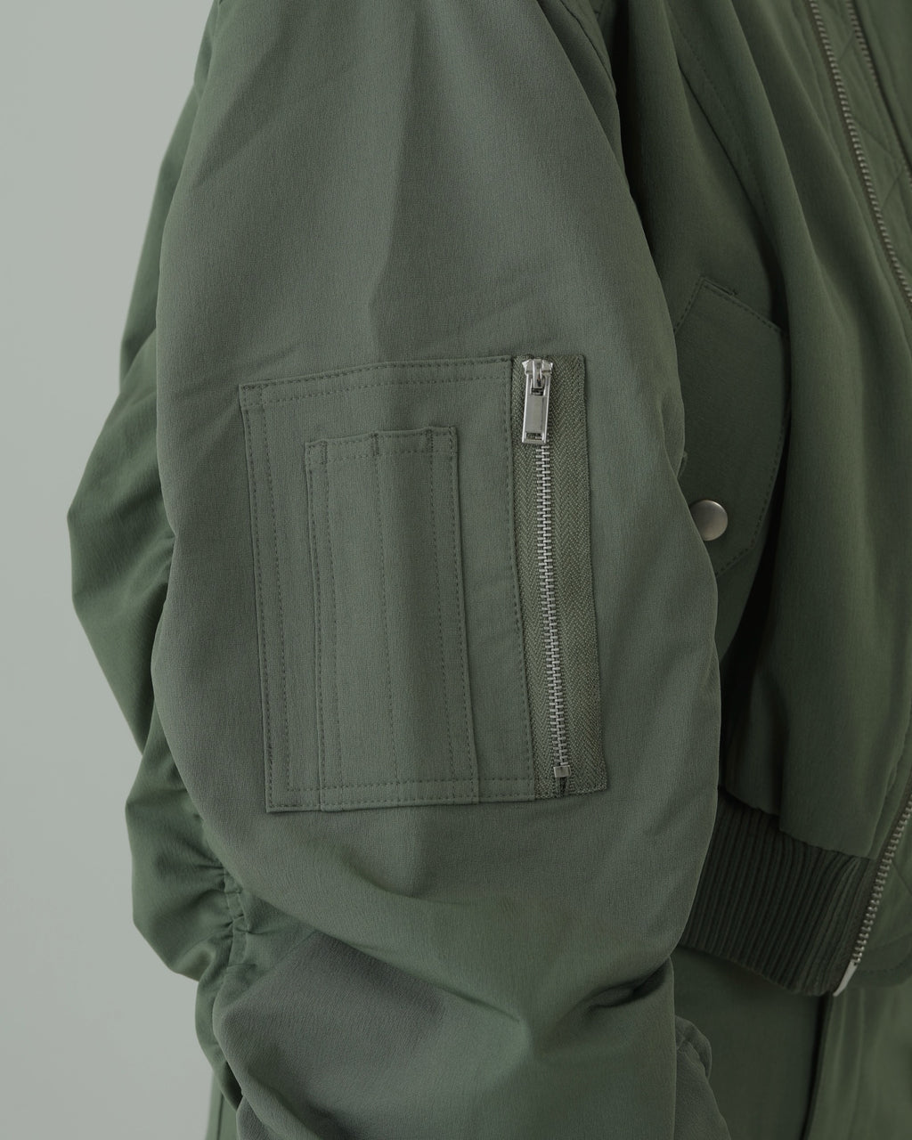 Bise Utility Jacket
 (KHAKI)