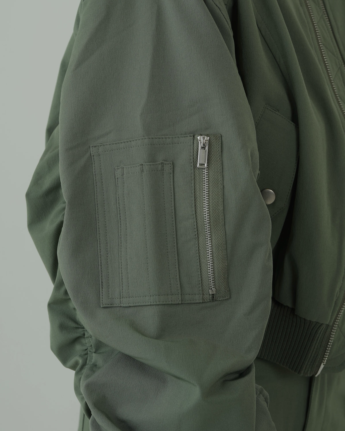 Bise Utility Jacket
 (KHAKI)