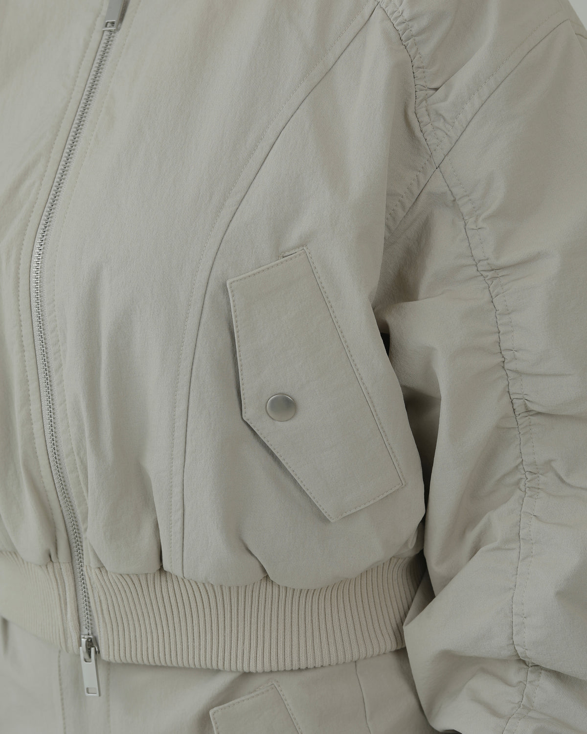 Bise Utility Jacket
(GREIGE)