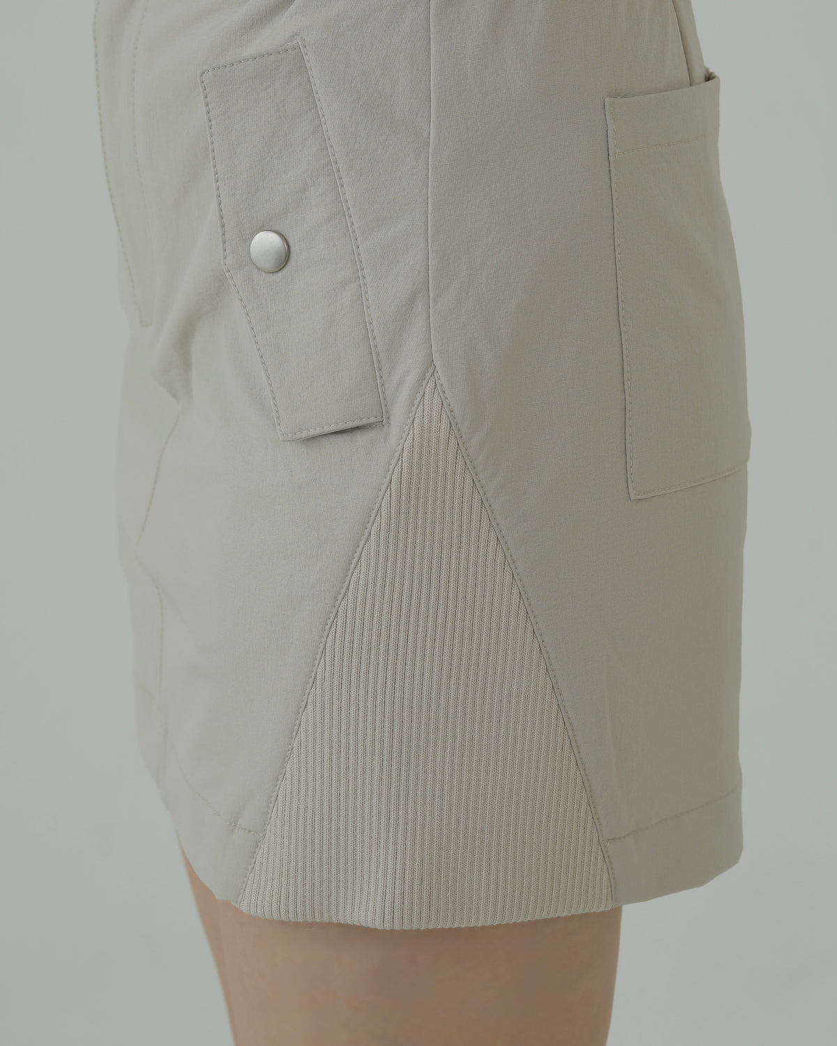 Bise Utility Skirt 
(GREIGE)