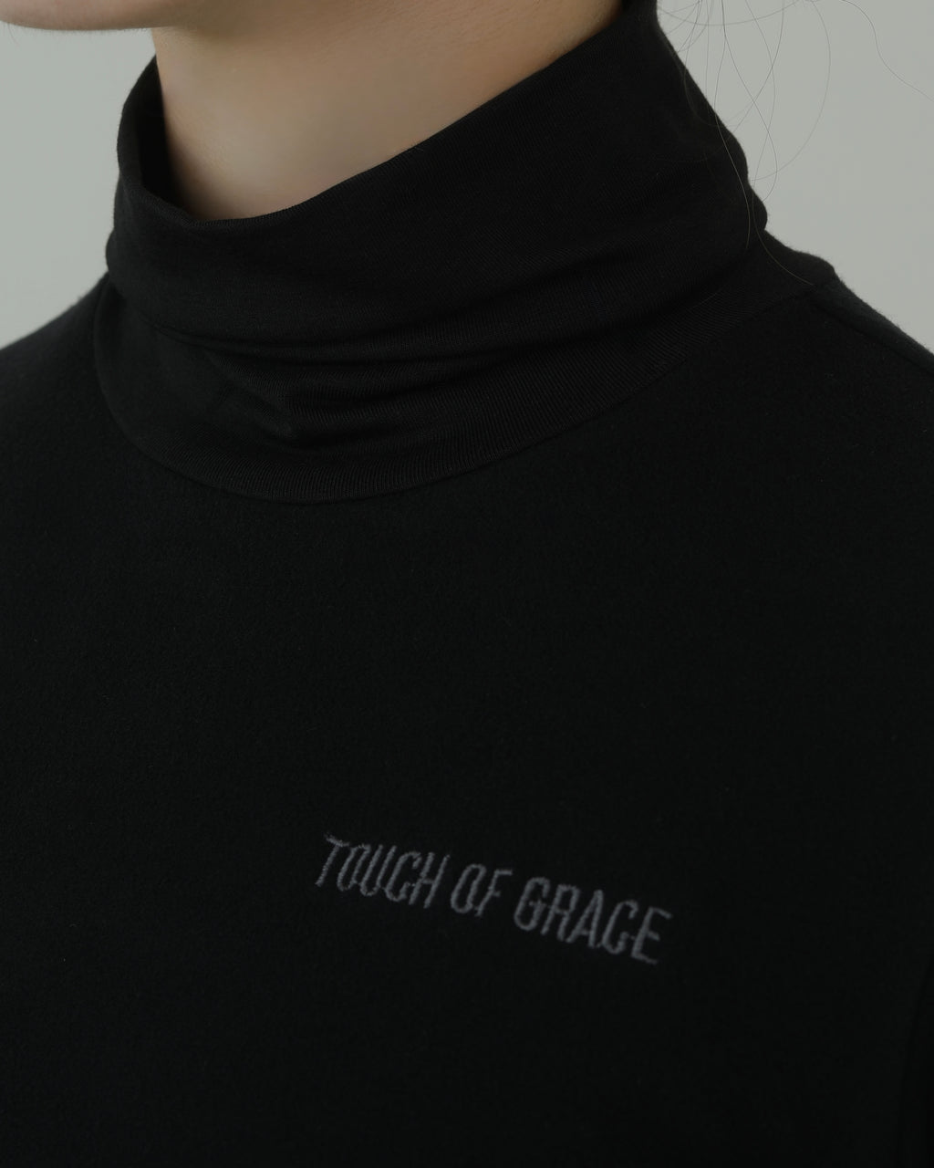 Lueur Turtleneck
(BLACK)