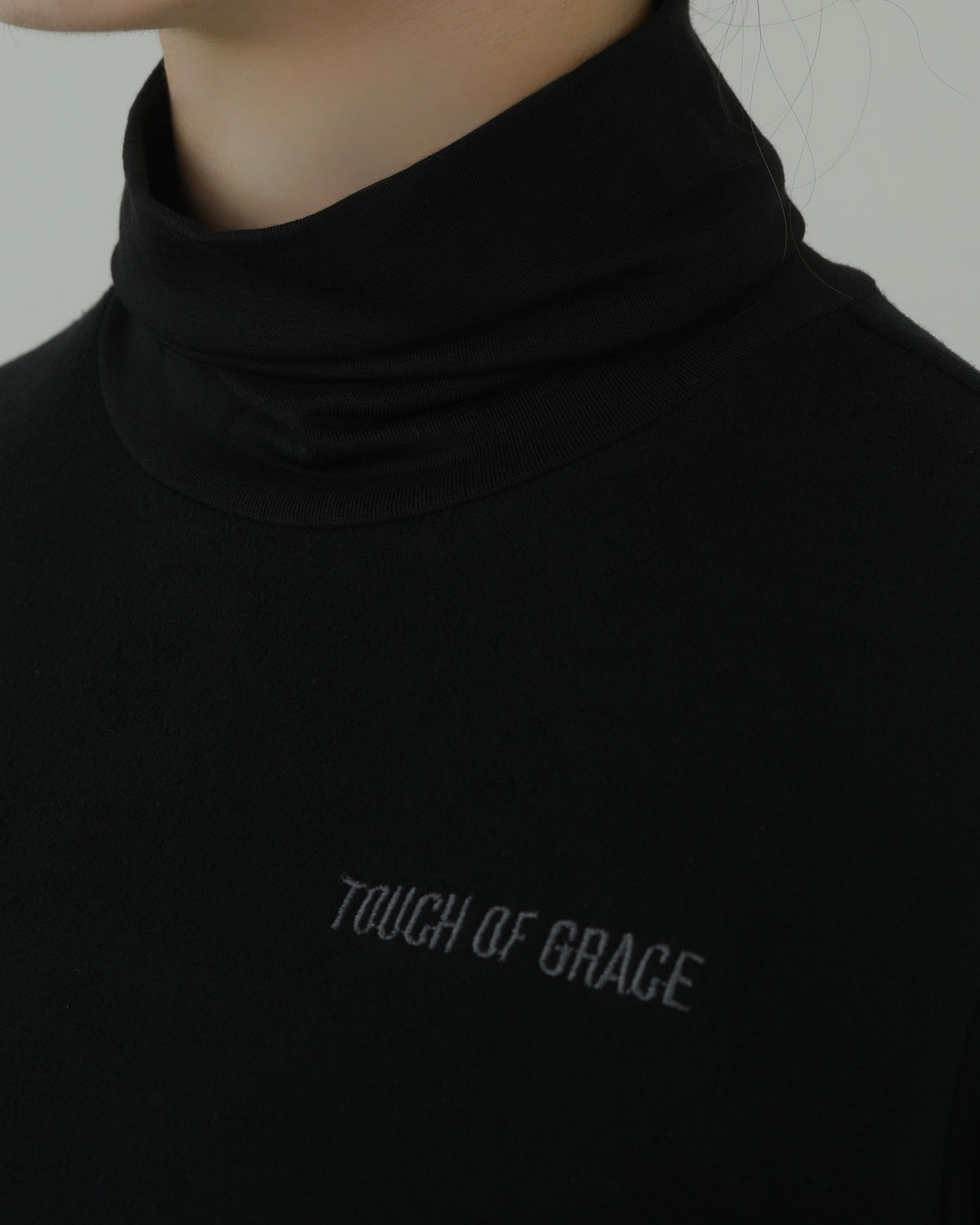 Lueur Turtleneck
(BLACK)