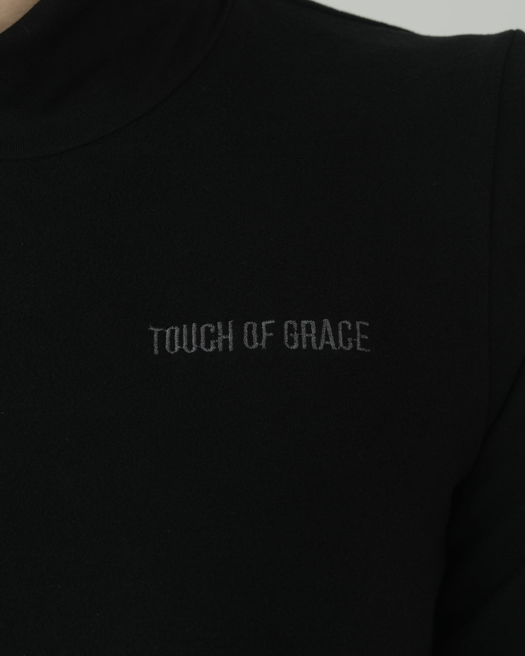 Lueur Turtleneck
(BLACK)