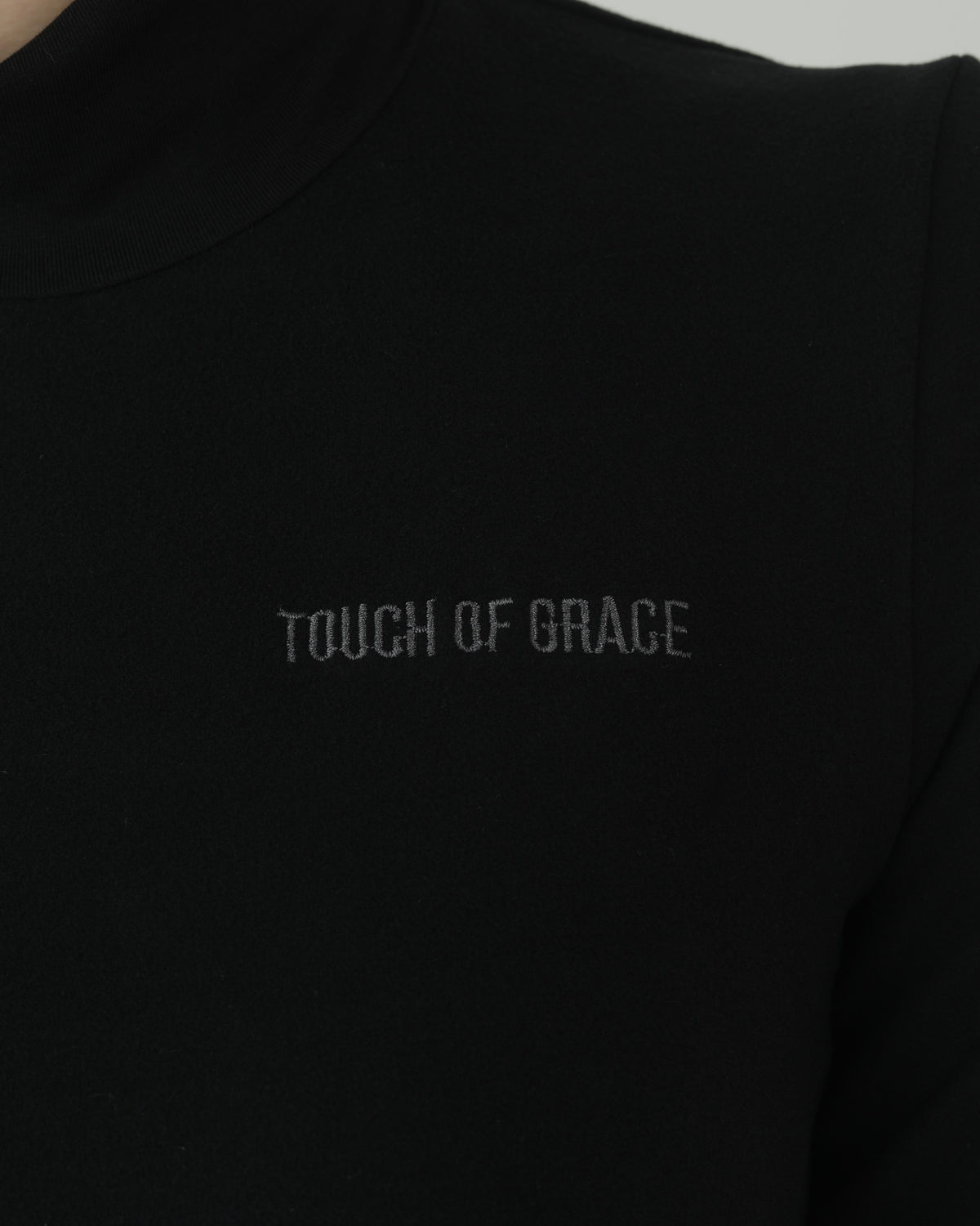 Lueur Turtleneck
(BLACK)